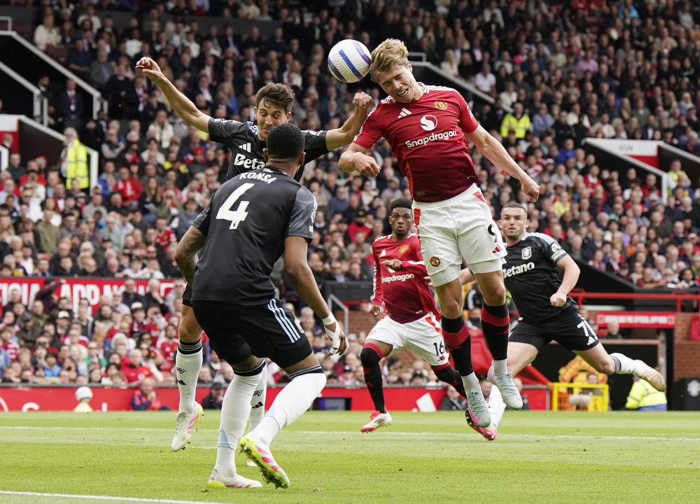 记者：皇马今天训练维尼修斯与姆巴佩长时间与教练组进行沟通