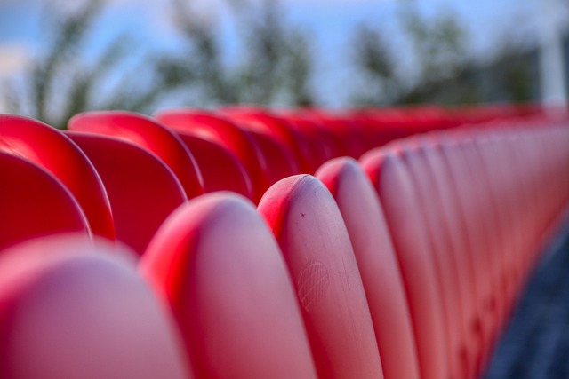 20岁新星独自撑起AC米兰左路走廊：力压S2，英超球会争相抢购他