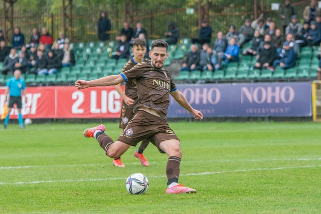 启蒙教练：维尼修斯一直有点叛逆，他应该学会控制和收敛脾气